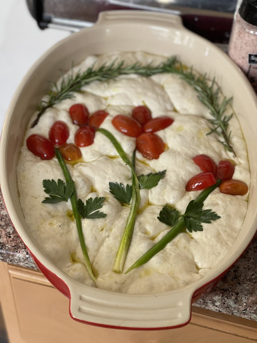 urbagirl's tweet image. I desperately need this country, state, city to figure out vaccine distribution. #illryeifiwantto #sourdough #foccacia #foccaciaart #procrastibaking