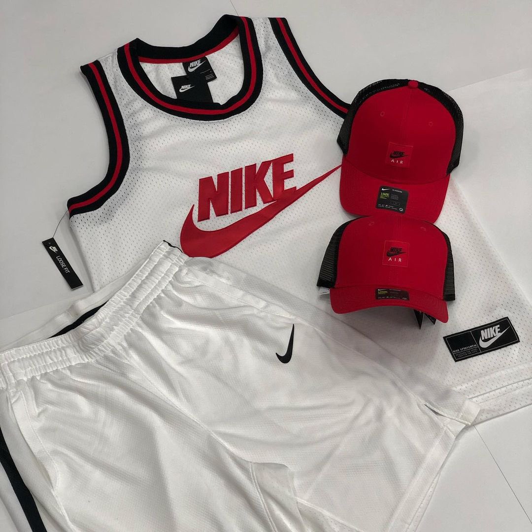 adamdecentral's tweet photo. Nike https://t.co/1kWZhlYZ8Y
