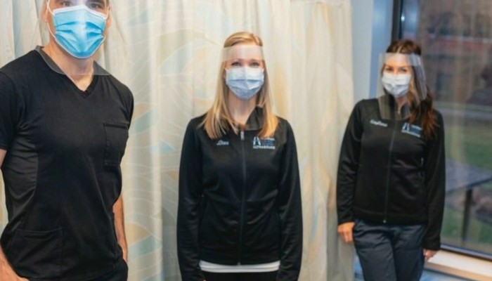 CHCHNews's tweet photo. Personal protection equipment has proven to be a vital tool in the fight against COVID-19. @HamHealthSci has developed an extended face shield with McMaster to ensure optimum safety.

MORE: https://t.co/uvs6pRMsWj https://t.co/YoxkUeT4eE