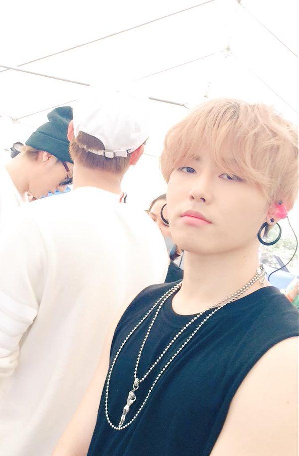 He looks so pretty so I'll post this alone