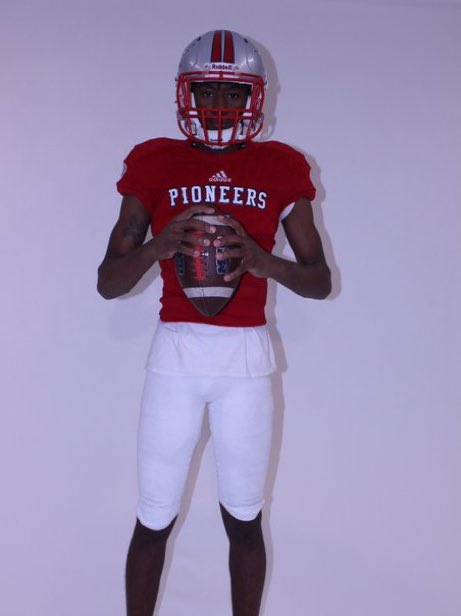 Quincyascott's tweet photo. #COMMITTED🔴🔵⚪️ #DBU @iamthedynasty @CoachHansen_ https://t.co/iz9AgnOI5q