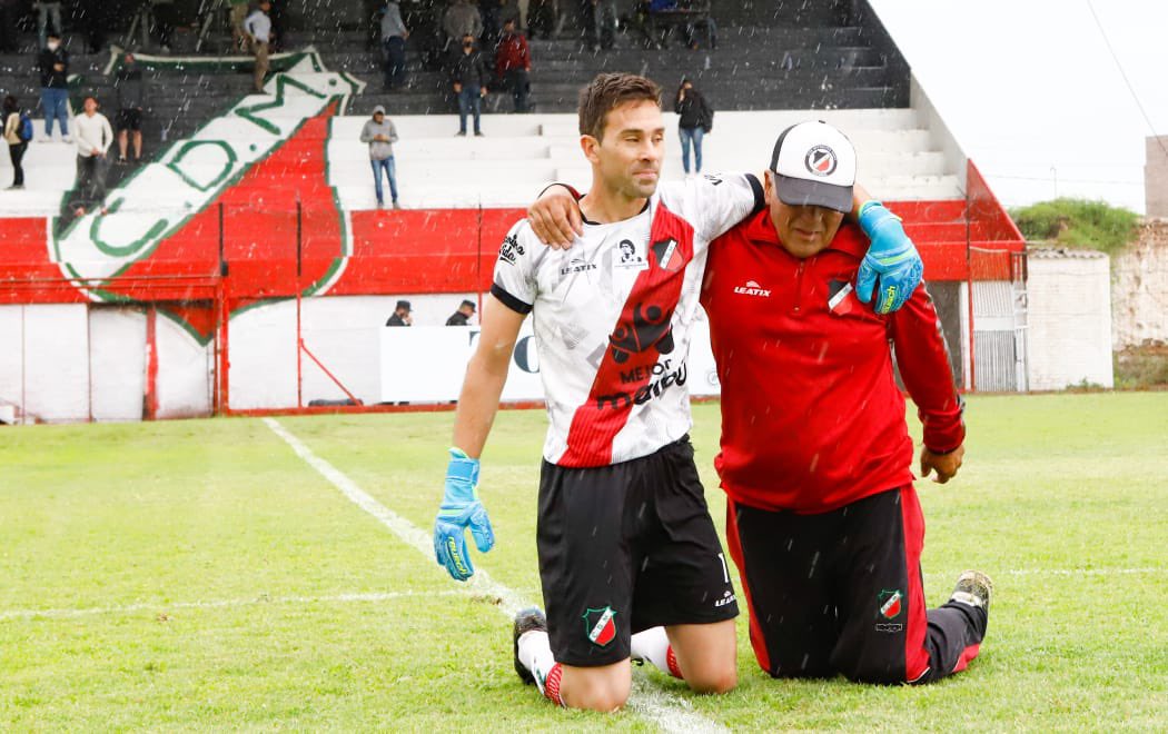 La alegría inmensa que invade cada rincón del departamento se puede percibir en los corazones de cada hincha del <a href="/Deportivo_Maipu/">Club Deportivo Maipú</a>, que acompañó, sufrió y creyó en este equipo de guerreros para, después de 29 años, llevar al “Rojo” de calle Vergara, a la Primera B Nacional.