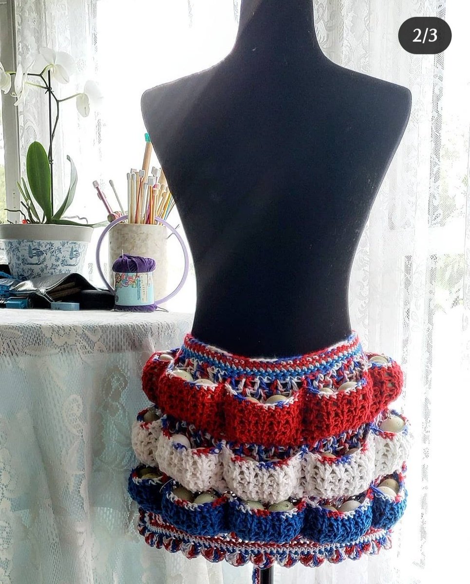 AlchemyCrochet's tweet photo. As a #chickenmom I ❤ to make a good #eggapron. They're so versatile, you can carry your 🥚s while doing chores around your waist or in a #messengerbag style. My FAV is the #rasta ❤💛💚Each pouch carries 2 large 🥚s or just 1, and the stretchy yarn hugs them safe n snug🐣🐤 https://t.co/B7Gm2FpR1v
