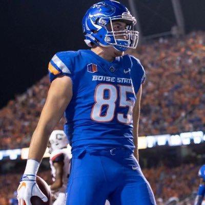 CarsenRyan's tweet photo. Grateful to @coachfrankmaile for the scholarship offer to play football at Boise State @BroncoSportsFB @K_Ridd @CoachCollins46  #BleedBlue #MILEWR #LevelUp #UncleRay #TeamPala @cavemanfootball https://t.co/MTrXG4pykn