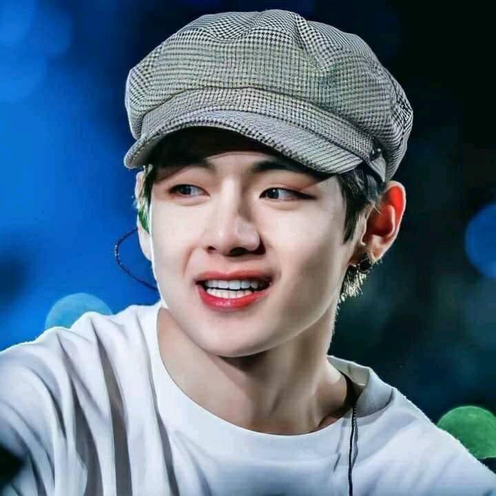 Kimfionaaa's tweet photo. ----- taehyung with his cap. 🥰🔥💚
#biaschallenge￼ https://t.co/5VhM379hDt