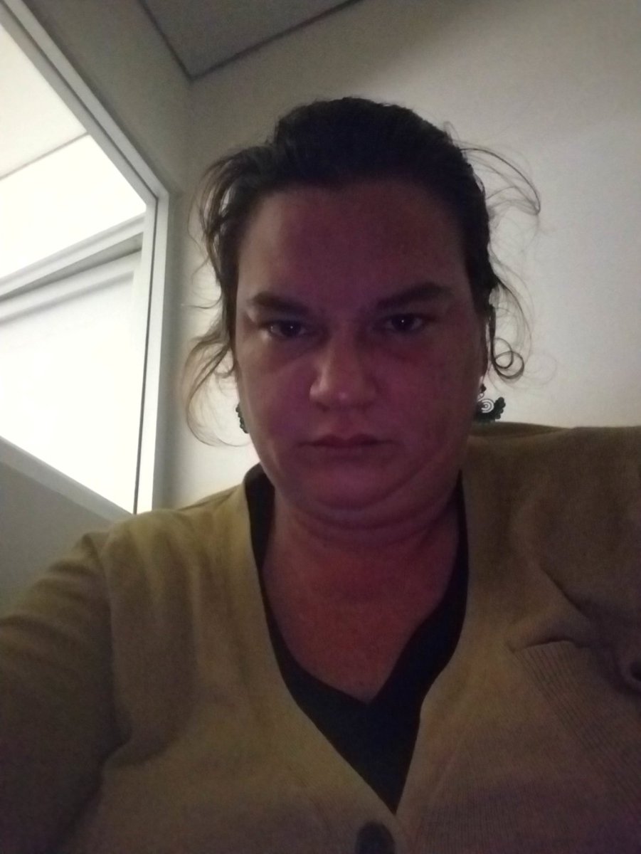 7 hrs in. I have ehlers-danlos syndrome as I said above. This is not my face. This is a mast cell activation face. I was sick for like 2 months. Kid was so exhausted she slept most of the time but it was SO COLD in there and all I had was that ugly scarf in the LAT article below.