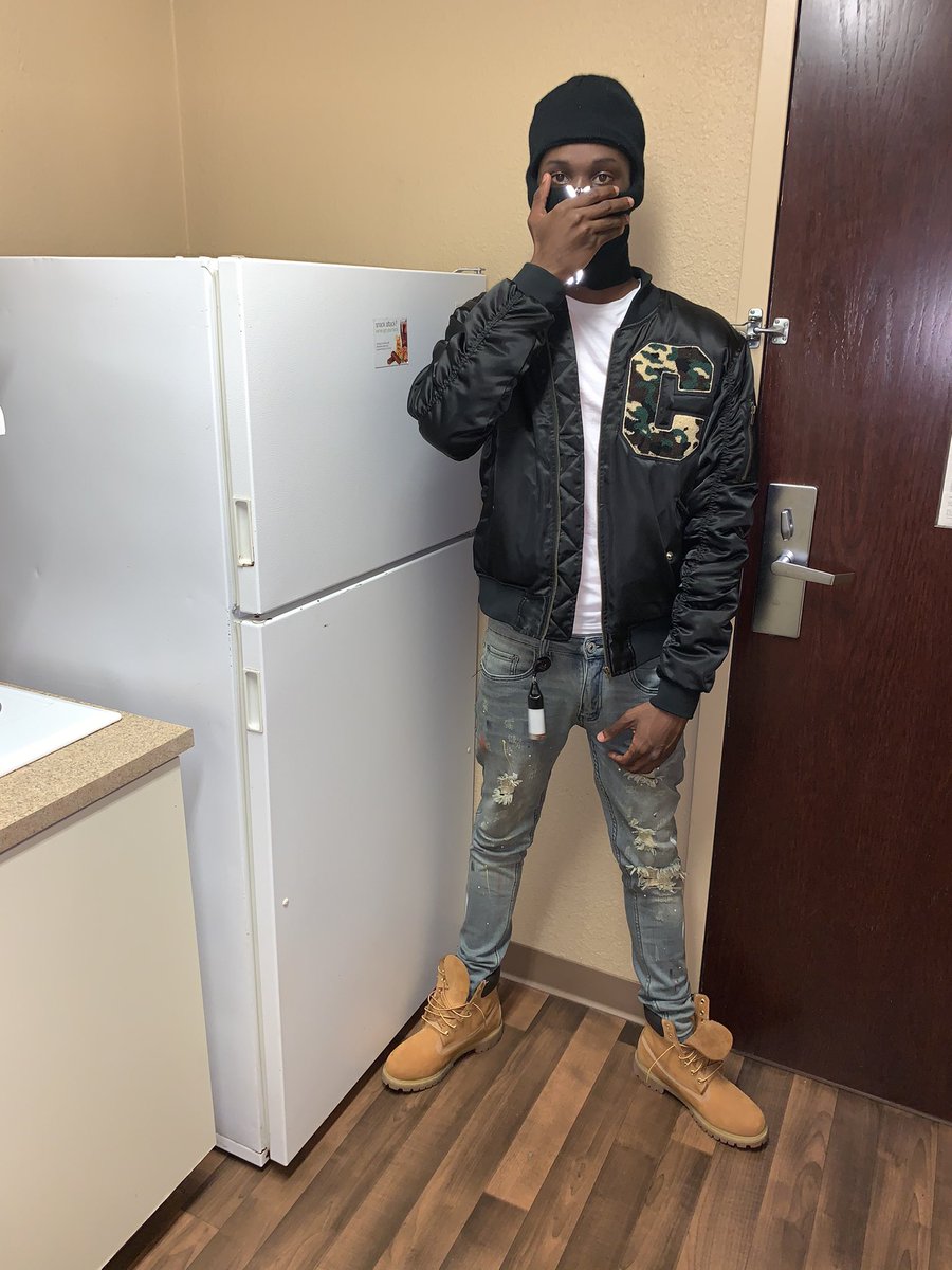 bressh_mike31st's tweet photo. I BEEN IN & OUT THEM WARS I SWEAR I NEED A METAL 🥇 #FREEDAFAMILY💜 #LONGLIVERAS💔 https://t.co/cSaXRlSCii