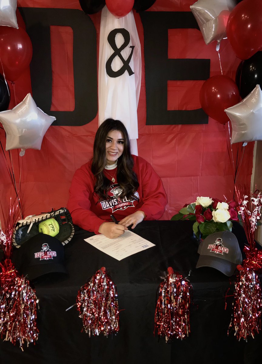 jgutierrez_34's tweet photo. I am filled with gratitude and excitement to say that I’ve committed to Davis &amp; Elkins College to continue my academic and softball career. Thank you to everyone who has helped me along this journey of becoming a better student-athlete &amp; person overall. Go Senators !!❤️🤍🎩👩🏽‍🎓 https://t.co/bN5S7vMRez