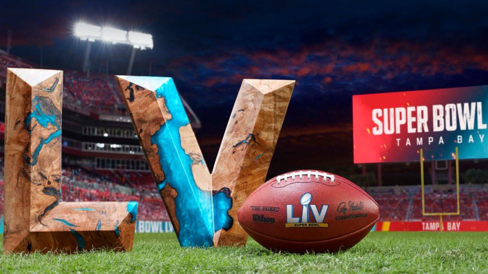 Clearkutz's tweet photo. Is the super bowl sponsored by @LouisVuitton because it should be https://t.co/pF6z27Nkcq
