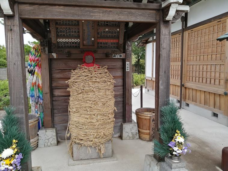 たびかん 観光スポット 業平山 南蔵院 しばられ地蔵尊 の口コミ速報 T Co a77srom4 お地蔵様を1本百円の縄で縛ると願いが叶うという 願いが叶うと解くシステム どれが自分の縄か分からないほ