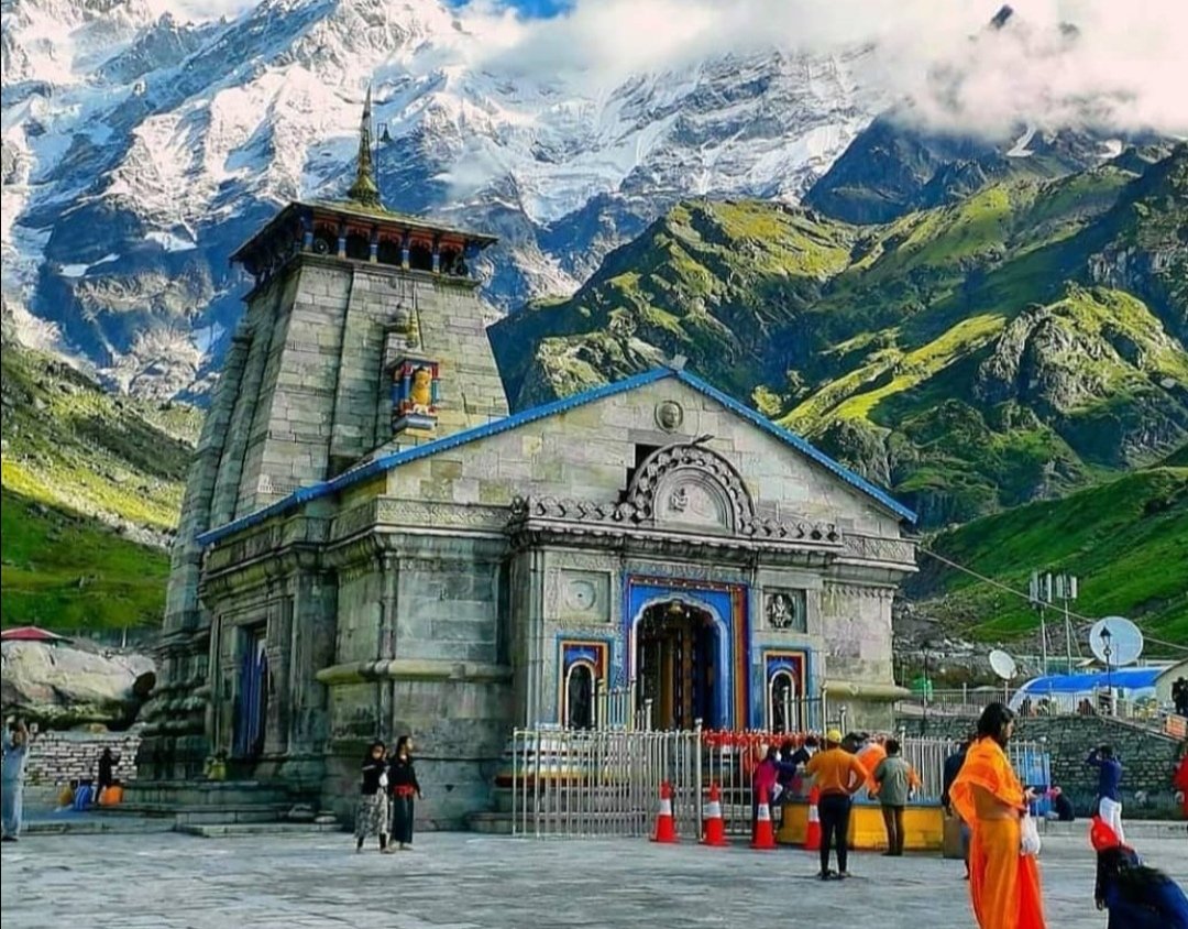 rahulkdixit94's tweet image. जहां प्रेम है, वहां भक्ति है।
जहां शिव है, वहां शक्ति है।
#हर__हर__महादेव