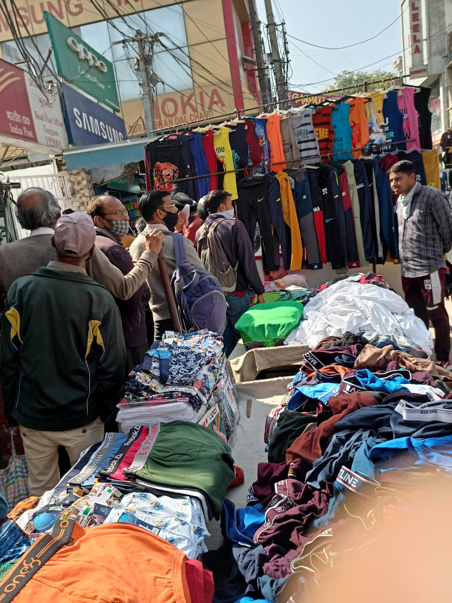 ramduttp's tweet photo. @IndiaPostOffice @cmohry @TOIGurgaon @pmggurgaon
Head post office Gurugram ... In name of covid situation...line outside the Post office. Not allowing people to enter. Only two windows working. Infront of post offices street vendors occupied entire space. https://t.co/eyIhvF7NsD