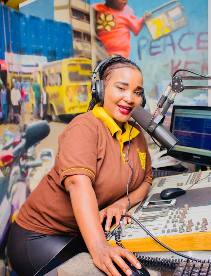 GhettoRadio895's tweet photo. #NiajeNiaje Happy New Month !!

Jiwachilie ndani ya #RelationshipMonday @Browngal895 https://t.co/YiZQ16UuBz