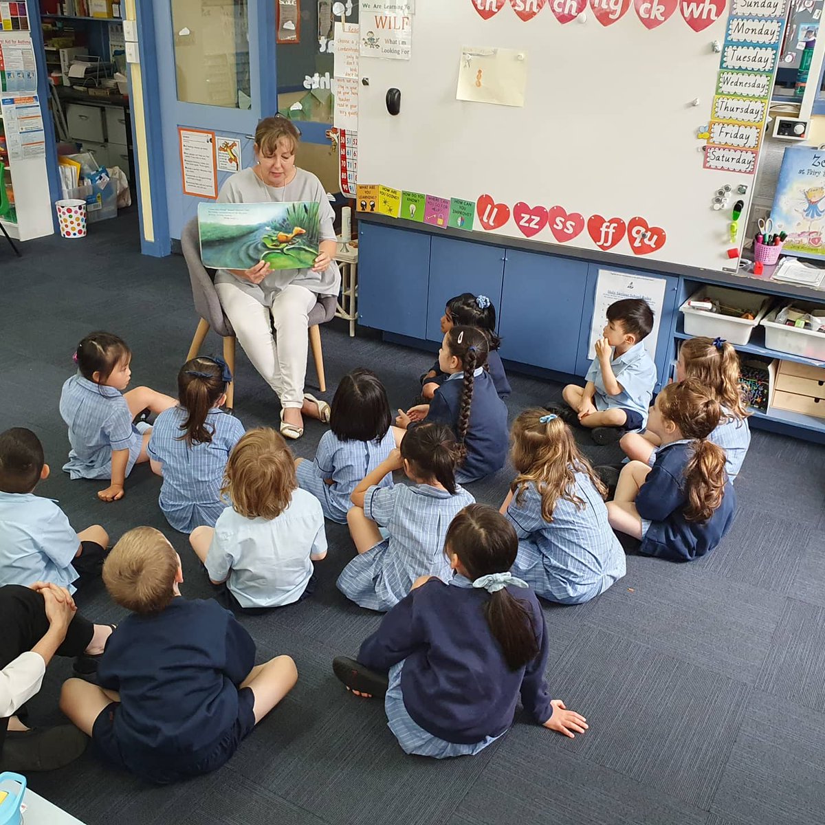 HolySaviourPS's tweet photo. What a memorable first day for our 2021 Prep children! We hope you'll all enjoy your time with us!
#Enrolments #hsvs #monashcouncil #cityofmonash #whitehorsecc #ourcatholicschools #primaryschool #school #vermontsouth #welcomeback https://t.co/cZFKttt1sA