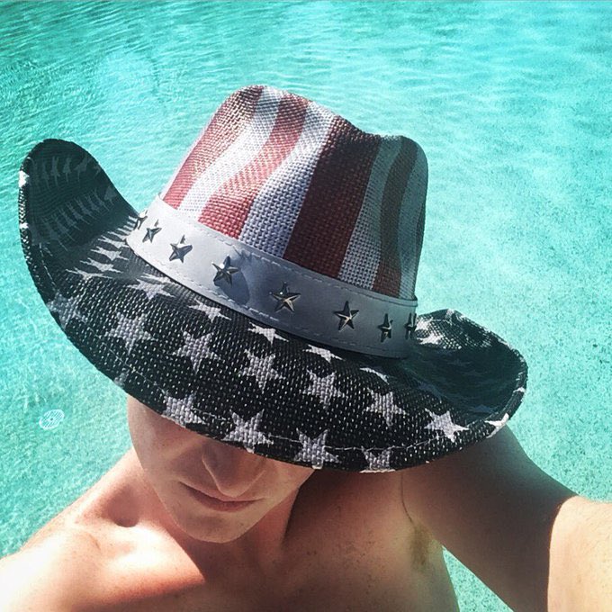 In case there was any doubt about my last tweet that cowboy hats work. https://t.co/7iFvWiJLPM