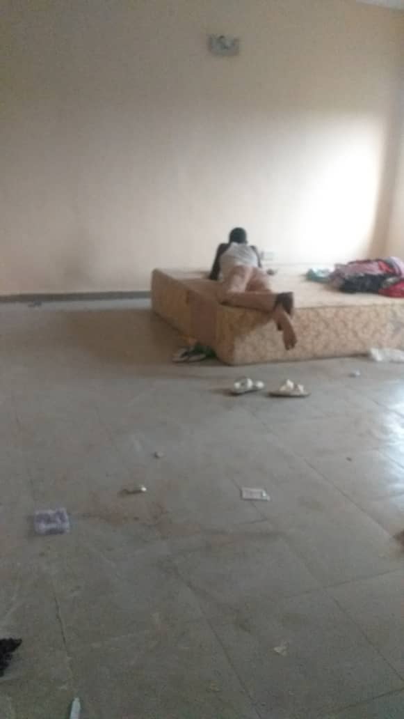 apartment_plug's tweet photo. To Let🏘
A 3 bedroom flat all ensuit with a store, in a conducive environment, it has it's own transformer, water heater all round tiles and a security.
Upstairs 500k
Downstairs 400k
📍Golden Estate, Ayobo
Pls retweet
#Home | #Tolet | #Bitcoin | #Grace | #Forent | #RealEstate https://t.co/qjVhehQpUY