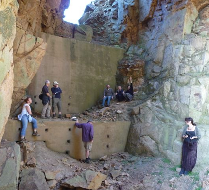 As the archaeologists on the paper we provided context & dating of the  #LaCotte fossils. Here's a quick thread on our work with  @loveheritage and  @Soc_Jersiaise to readdress this sleeping giant of a site. 1. An early visit in 2009 meeting with John Renouf and  @jsyarchaeology