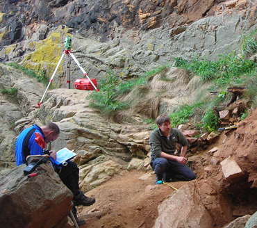 2. Earliest work in 2010 suggested there was lot of intact sediment, with artefacts, still in the West Ravine of  #LaCotte, but how old was it? It appeared to be being removed by the sea. Dr Martin Bates  @UWTSD has led on the deposit modelling and dating from the start.
