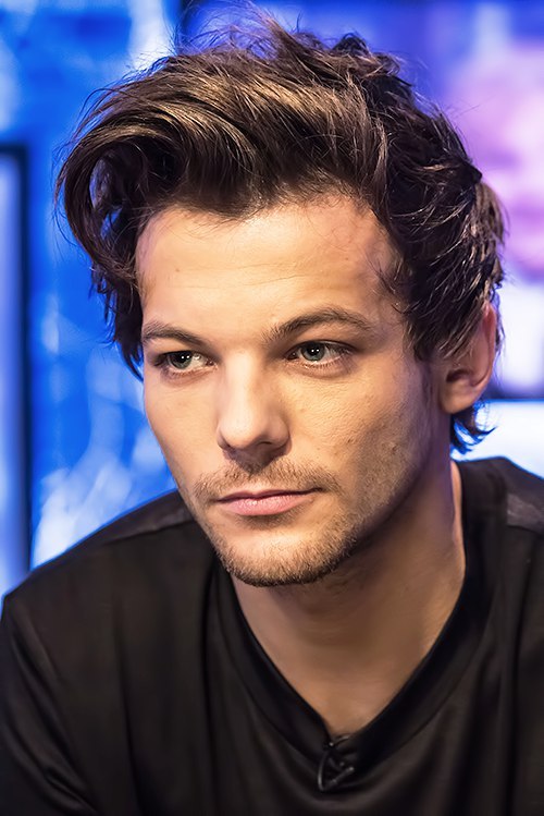 Harry Styles and Louis Tomlinson pics that belong next to each other.~a long but necessary thread~