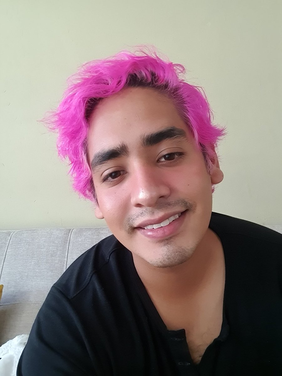 OliverGaspar01's tweet photo. Hola, me llamo Oliver, soy de México🇲🇽tengo 23 años🥰soy KatyCat desde la era One Of The Boys con Hot N Cold👰🏻‍mi álbum favorito es Smile🤡mi canción favorita es The One That Got Away💔no he conocido a Katy aún
Sus letras me han ayudado en momentos difíciles 
#IntegracionKatyCat https://t.co/VdX1mLyNNm