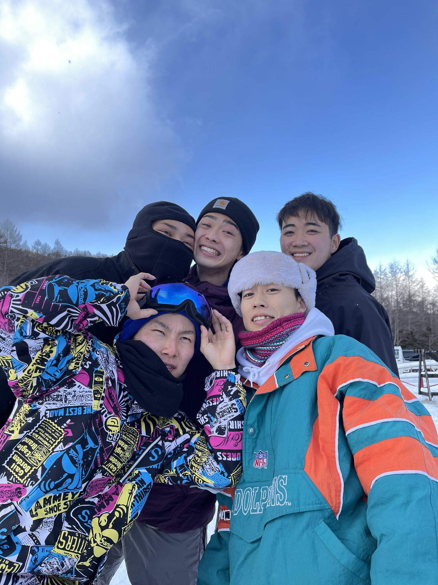 コムドット やまと チャンネル登録90万人 毎日死ぬほど忙しいしキツいけど 楽しいが圧勝してる 客観的に見て どんな数字を達成しようが喜びはしても満足はしないコムドットのハングリーな感じがゾクゾクする 今週中に100万人の壁をぶち壊す