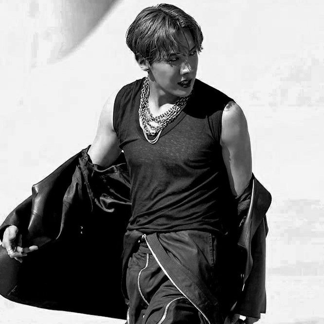 How to make your twitter an achromatic color — a dangerous thread ! #HAPPYHOBIUARY