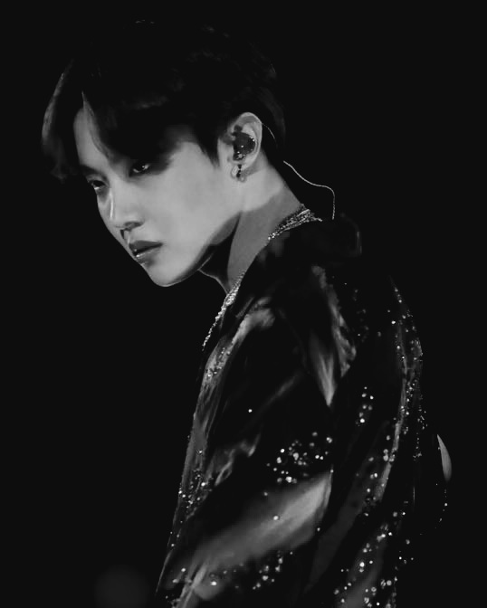 How to make your twitter an achromatic color — a dangerous thread ! #HAPPYHOBIUARY