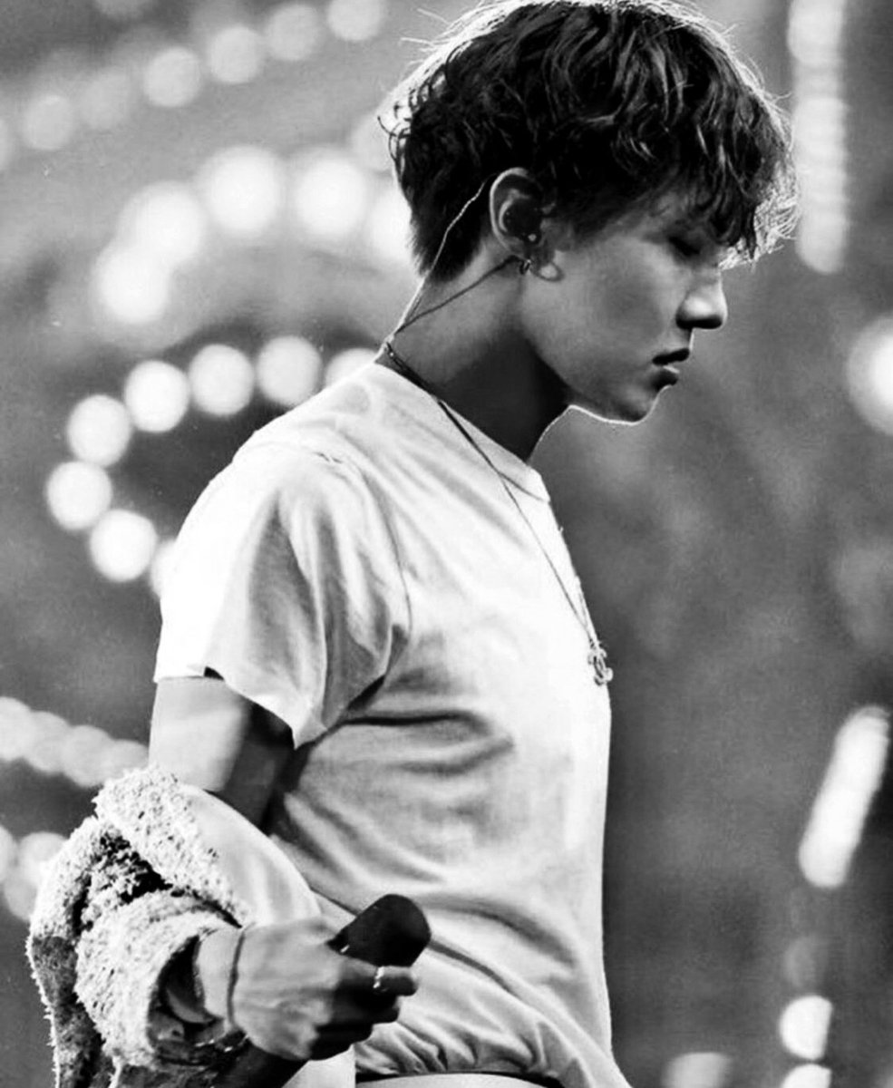 How to make your twitter an achromatic color — a dangerous thread ! #HAPPYHOBIUARY