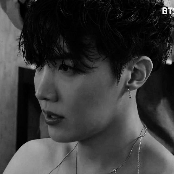 How to make your twitter an achromatic color — a dangerous thread ! #HAPPYHOBIUARY