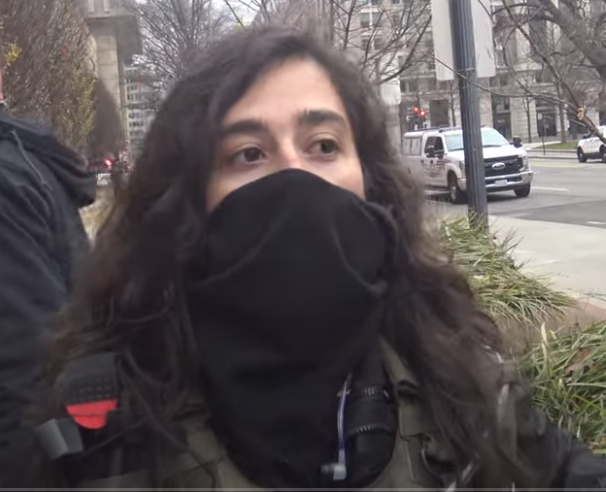 12/ By 12:53:56  #blackskimask is removing barriers and then encouraging the crowd. He helps to remove more barriers nearer the capitol. A PB link: he rode to Washington on a bus with Robert Gieswein, a now-arrested PB rioter and capitol intruder.  https://www.youtube.com/watch?t=62&v=HD7IqtHCHGE&feature=youtu.be