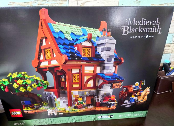 楽しみにしてたレゴアイデアの中世の鍛冶屋買えた〜!
お城シリーズ好きにはたまらなすぎる。レゴでお城関連のモノがでてくるの10年ぶりぐらいかな。。?
またお城シリーズ展開して欲しい。 