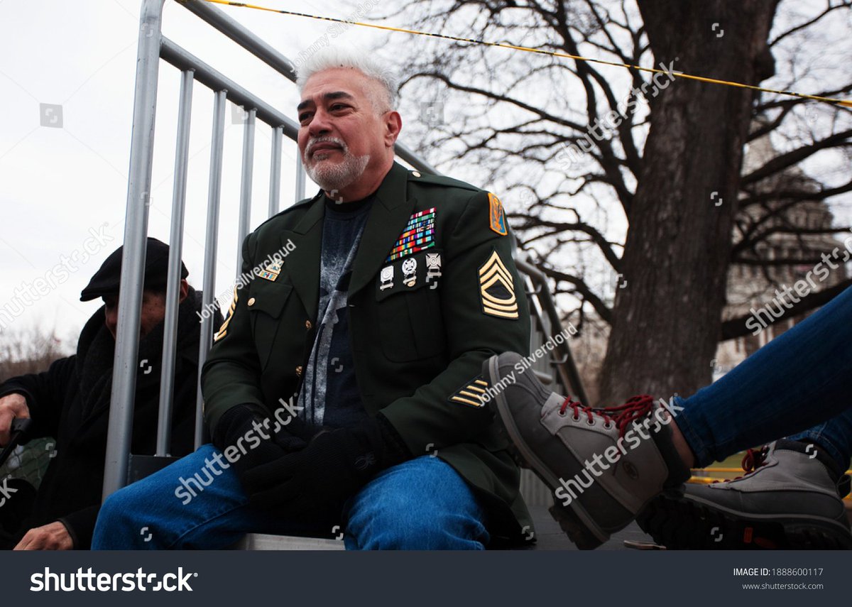 13/  #blackskimask removes barriers at the bottom of a set of temporary steps at D on my map. From WYSIWYGTV and Silvercloud (Shutterstock) a few minutes before we see  #mastersarge  #magaretwhitecoat and  #individual4 sitting there, near the edge of the plaza where the PB gathered.