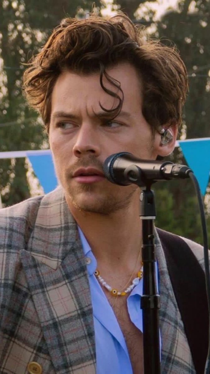 rocioglez1D's tweet photo. HAPPY BIRTHDAY Mr. Styles you are so golden 💛💛💛💛💛💛💛 #happybirthdayharrystyles https://t.co/UcAd8Xp9pE