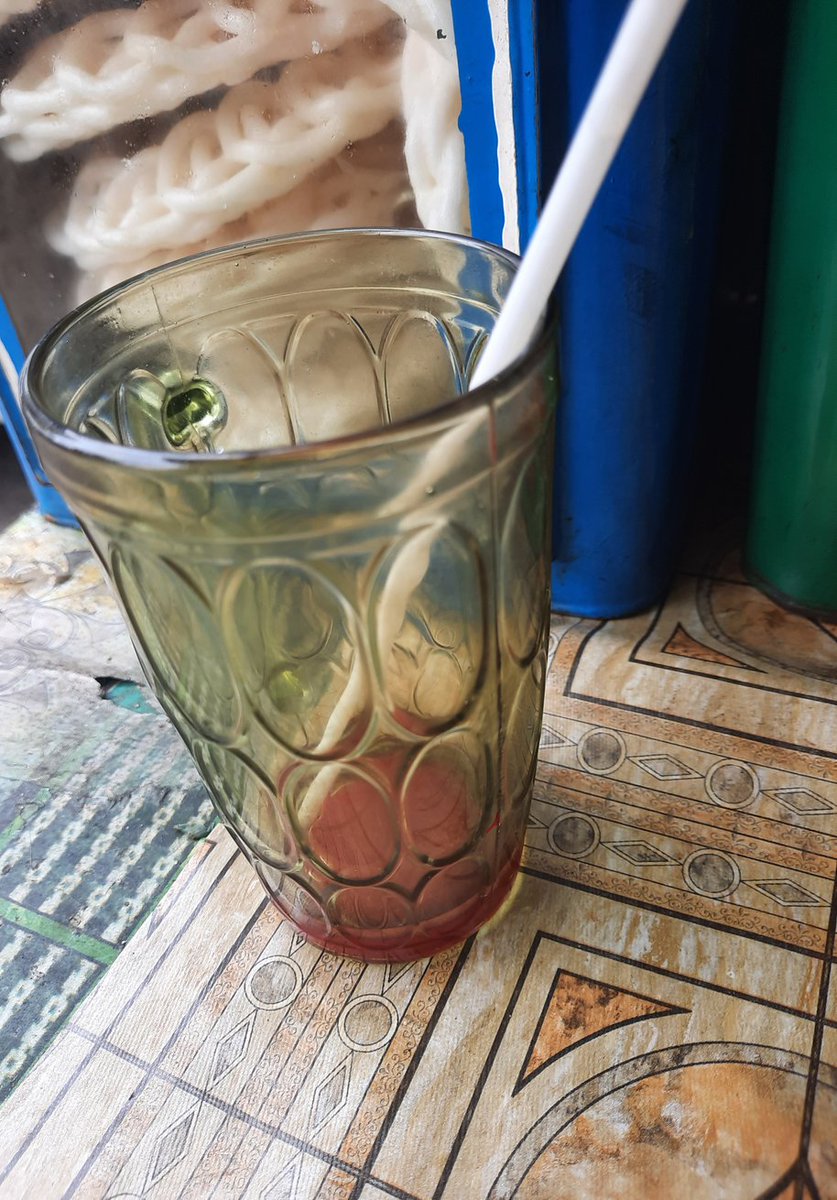 Abu janda gak dateng gue minum gelas kosong pake sedotan plus krupuk 
#SeretAbuJanda