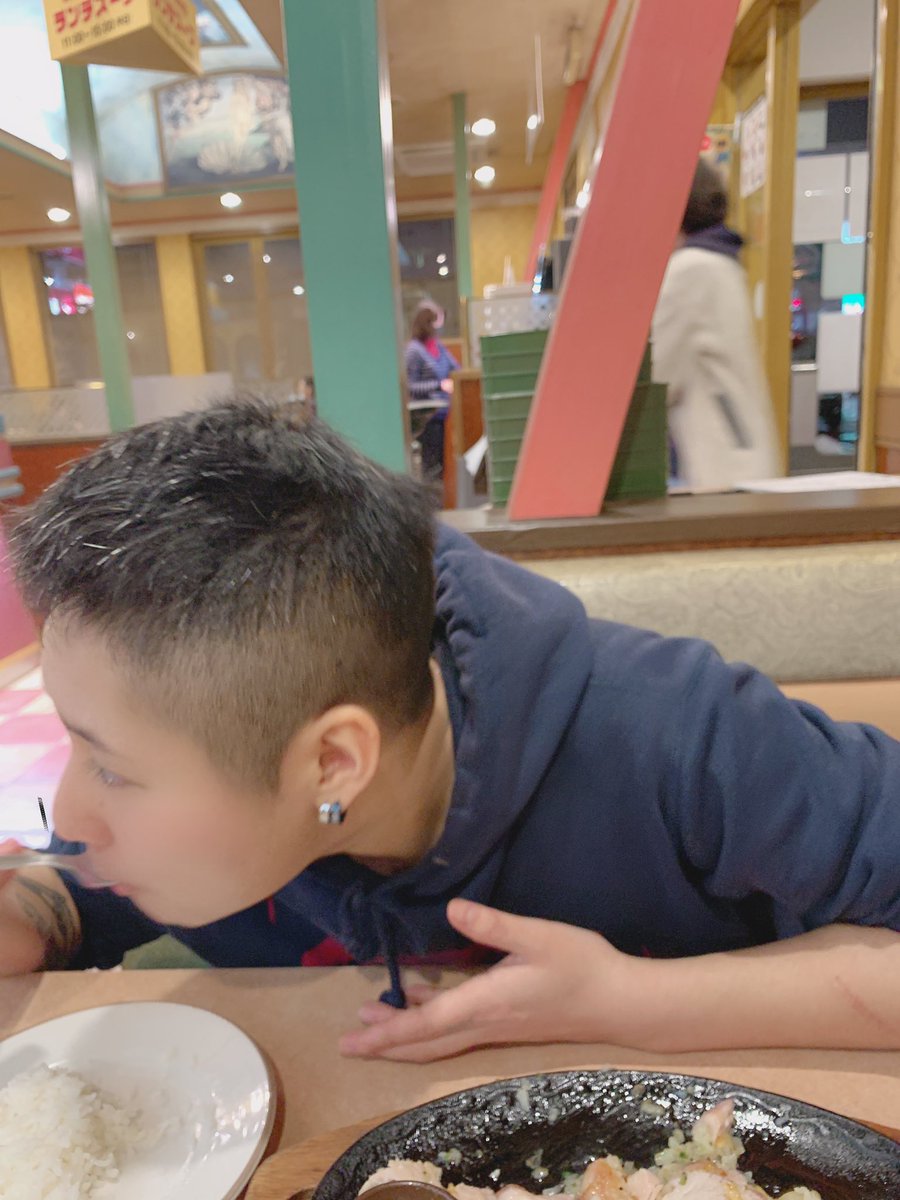 tama_lewo_0526's tweet photo. もぐもぐご飯をたべるぼく🍽

おっきくなります💪🏼

#男装さんと繋がりたい
#LGBTQさんと繋がりたい 
#ボーイッシュ https://t.co/eZOUVFhg19