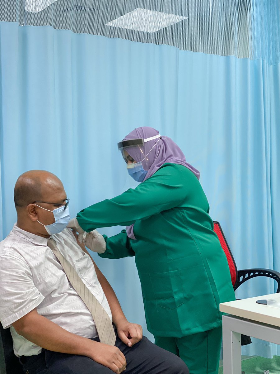 aeh_mv's tweet photo. We have initiated Covid19 vaccination today with 30 front-liners. 
@presidencymv  @HPA_MV https://t.co/PFrK1HapjE