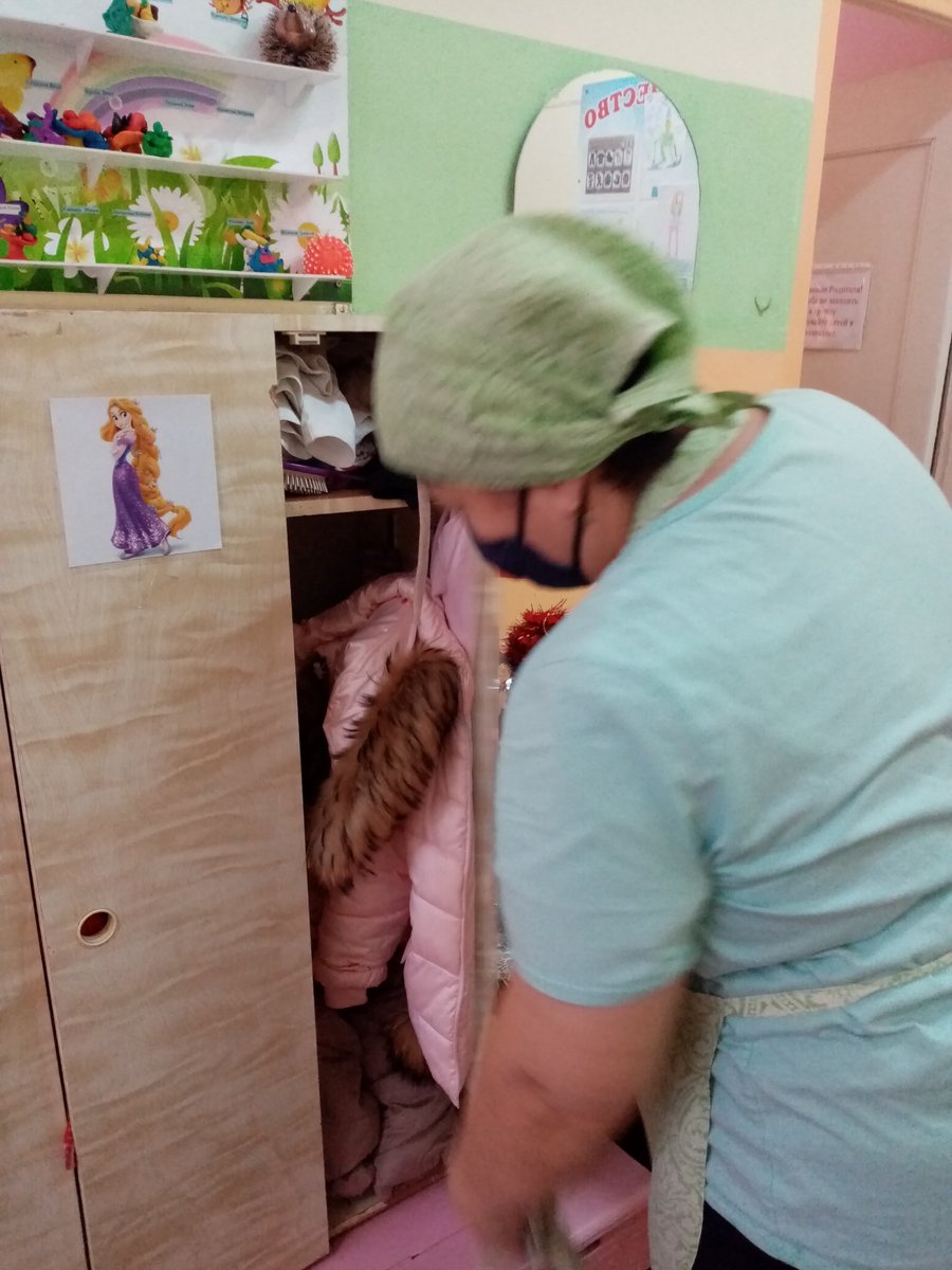 В д/с "Ежик" продолжаются ежедневные генеральные уборки всех помещений структурного подразделения с применением дезсредств с целью предупреждения коронавирусной инфекции, а также ОРВИ и гриппа