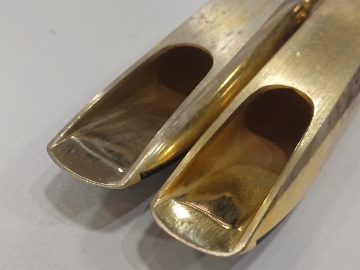 1484umeda's tweet image. 【イシバシ梅田★ #マウスピース 】

OTTOLINK SUPER TONE MASTER.
最近のだけどアーリーバビットみたいなバッフルついてるヤツ中古で入荷です🎷マウスピースマニアなスタッフ所有のアーリーバビットとならべてみました🧐普通とちょっとちがうリンクをお探しの方いかがでしょうか～🤩
#sax #ottolink