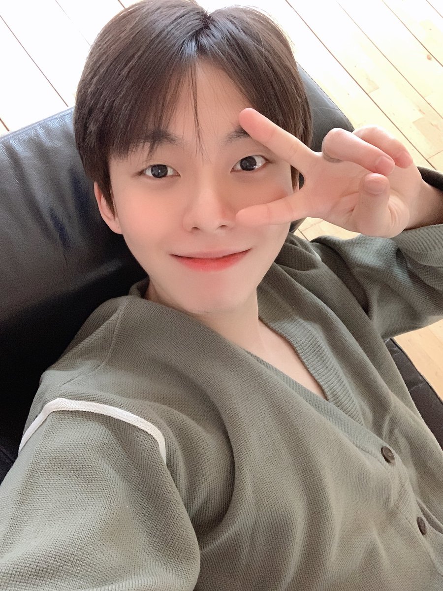 officialD1CE's tweet photo. [#우진영] 2월 시쟉은 녕이랑 하쟈😘 

#D1CE #디원스 https://t.co/k7Kk8u2yVS