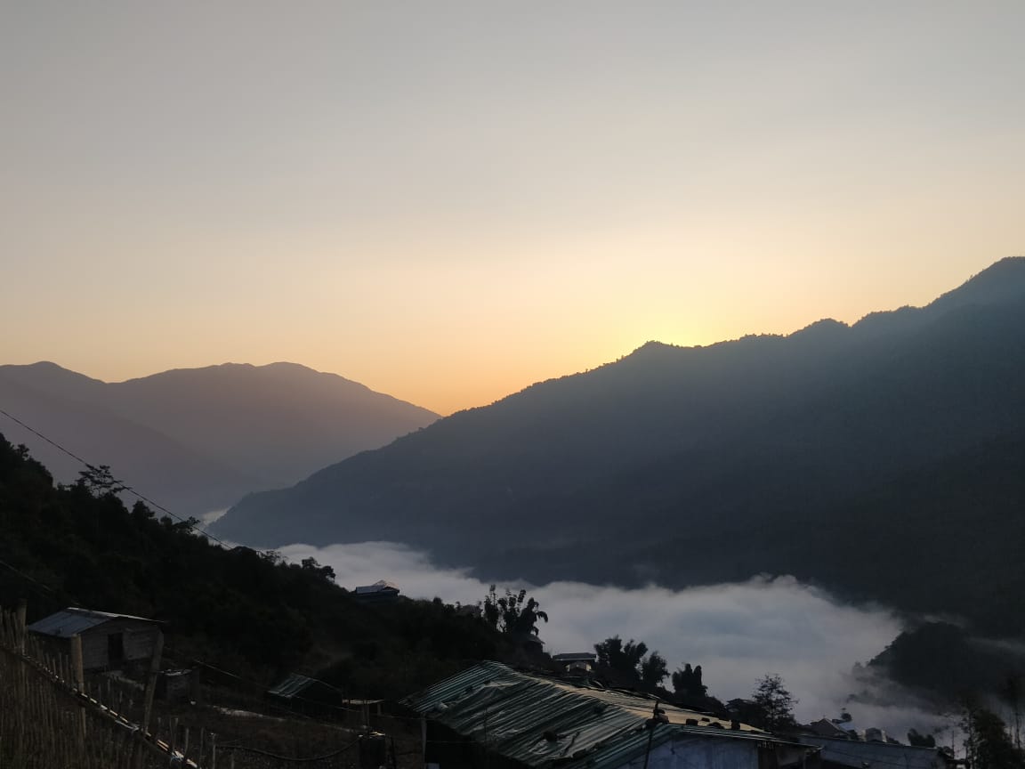 Mornings like this❣️ #NorthEast #earlyriser #ArunachalPradesh
Dawn was breaking like the light from the different world and it is nature's finest balm. You need to be stubborn to watch the dawn everyday.#everydaywellness #healernature