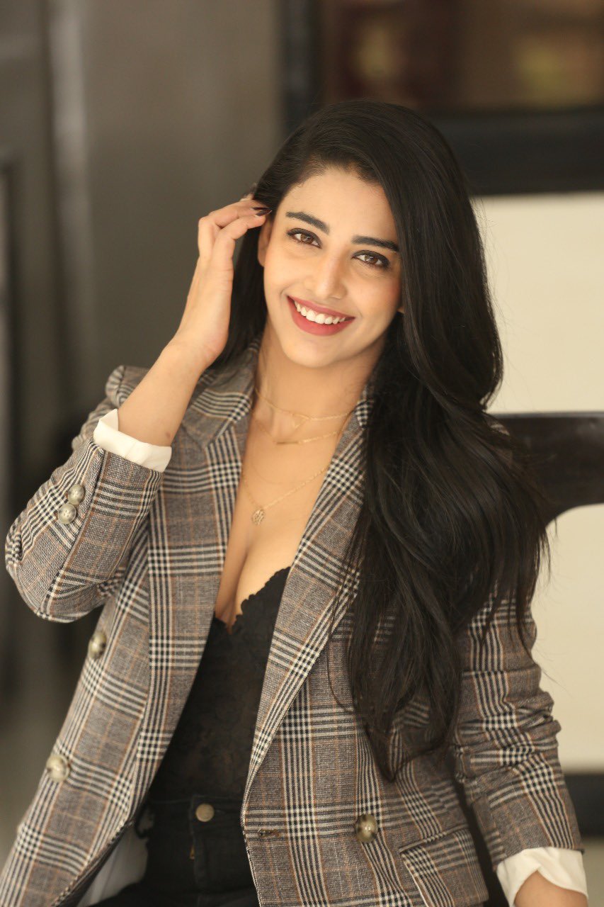 EtHkCxiUwAMo-Uc?format=jpg&name=large