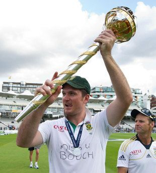 As captain, his record is very nearly unbelievable. He played just 8 Tests as one of the boys, before he was hauled into the hot seat at 22. From then on, he led the next 109 Tests— more than anyone in the history of the game. He won 53 of them — once again more than any skipper.
