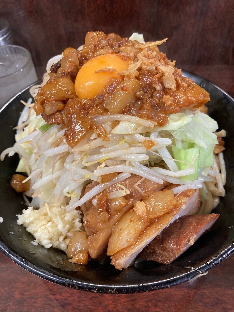 彩華 1213 ラーメン二郎 めじろ台店 半年ぶりの汁なし 麺半分で野菜マシにしようか 麺少なめで野菜 普通にしようか 直前まで悩んで麺少なめに なので野菜は普通にするつもりだったのに いつものクセで 野菜 ニンニク アブラマシ にしてしまった 彩華 1213 ラーメン二郎 めじろ台店 半年ぶりの汁なし 麺半分で野菜マシにしようか 麺少なめで野菜 普通にしようか 直前まで悩んで麺少なめに なので野菜は普通にするつもりだったのに いつものクセで 野菜 ニンニク アブラマシ にしてしまった
