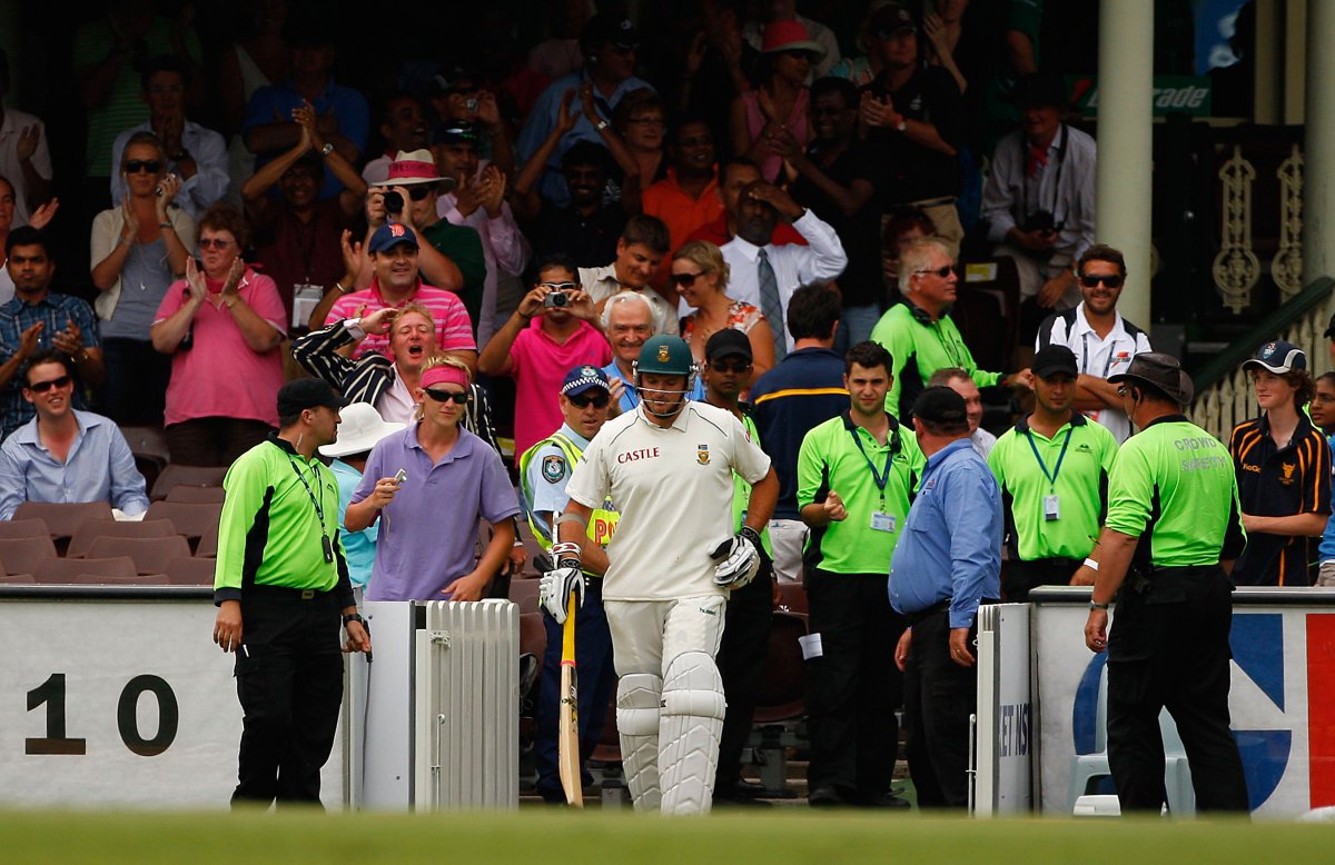 With 8.2 overs to go and 9 wickets down Smith walked out, this time at number eleven and proceeded to bat one handed.