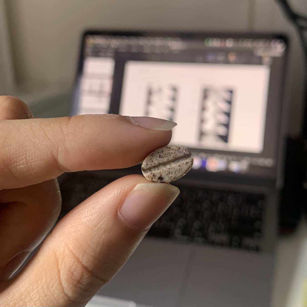 เคยได้ยินแต่นมอัดเม็ด พึ่งเคยเห็นกาแฟอัดเม็ด รสลาเต้อร่อยมากกกก เข้มจริง