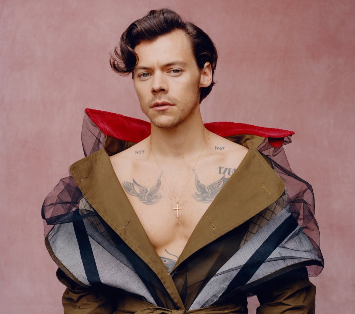 PopBase's tweet image. Happy birthday to the talented Harry Styles!

The Grammy-nominated singer and actor turns 27 today. His album ‘Fine Line’ holds the record for biggest debut by a British male artist in SoundScan history. He recently became the first man to appear solo on the cover of Vogue.