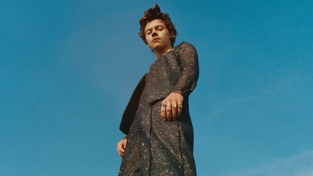 PopBase's tweet image. Happy birthday to the talented Harry Styles!

The Grammy-nominated singer and actor turns 27 today. His album ‘Fine Line’ holds the record for biggest debut by a British male artist in SoundScan history. He recently became the first man to appear solo on the cover of Vogue.