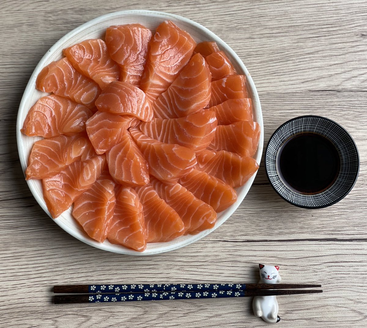 Samon Salmon (สะมง แซลมอน) tweet media