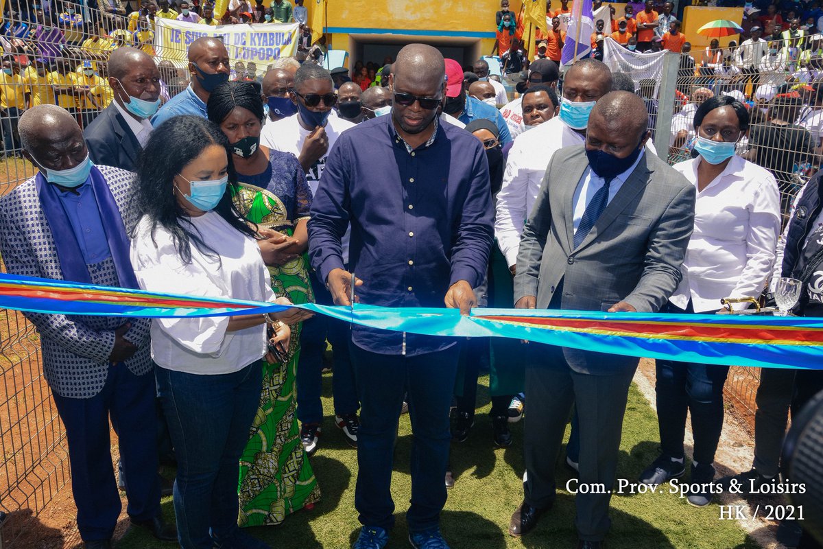 KatebeLeila's tweet photo. À Likasi, l’autorité provinciale, S.E @JacquesKyabula a été ovationnée par les sportifs de la deuxième ville de la province à l'inauguration de l'aire de jeu du stade #Kikula, un acte marquant la délivrance du sport roi dans la ville et son développement. https://t.co/hwJ03TKTf8