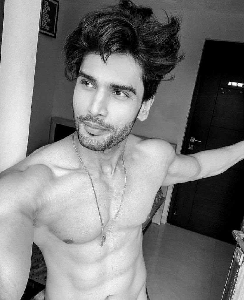 OfficialMrIndia's tweet photo. ManCrush Monday!
@RohitKhandelwa_ leaves us awestruck with his looks in this black and white picture!๐ค
#MrIndia #MrWorld2016 #RohitKhandelwal #Monochrome https://t.co/M9OEXiFCnU